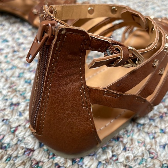 Open toed star sandals - Picture 4 of 6